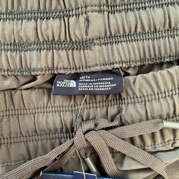 North Face Never Stop Wearing Skirt size XS NWT - Picture 3 of 6